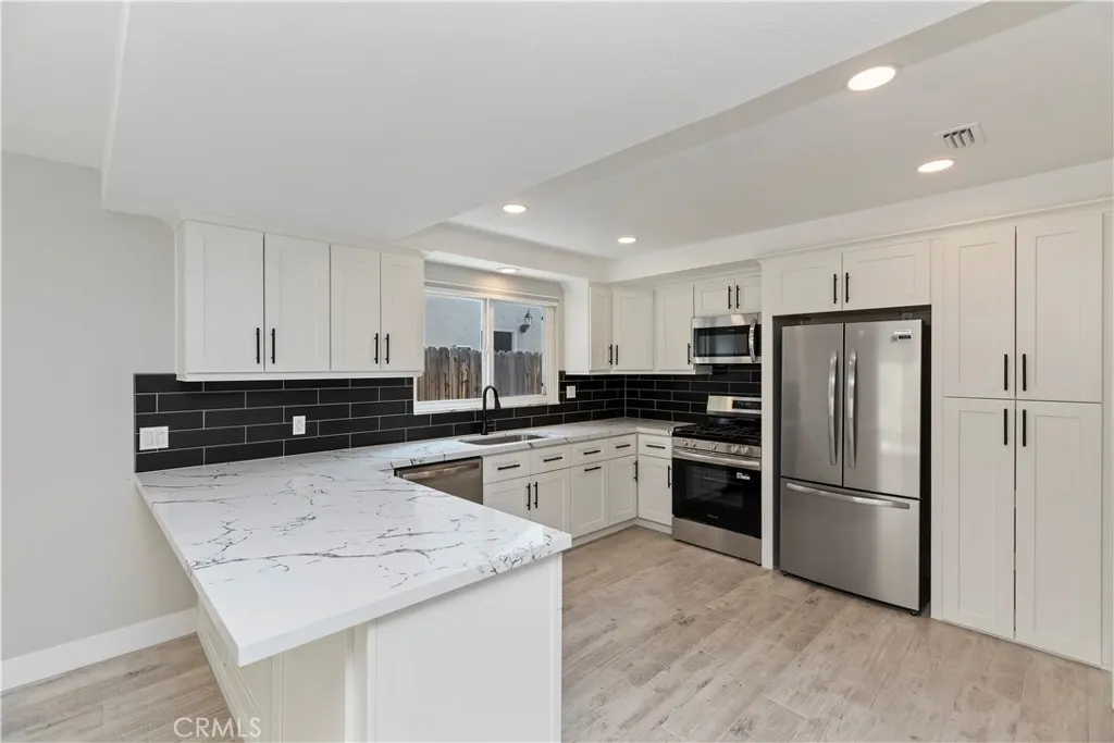 1507 Mariposa Drive, Corona, California 92879 home-pic-11