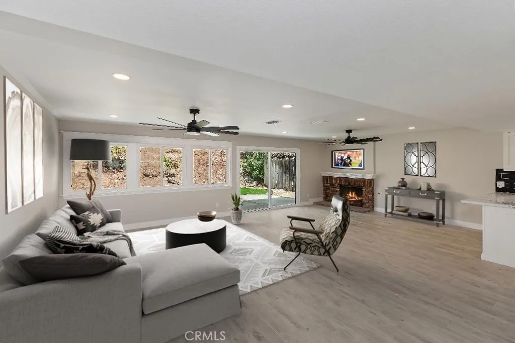 1507 Mariposa Drive, Corona, California 92879 home-pic-6