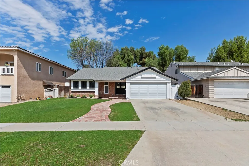 1507 Mariposa Drive, Corona, California 92879 home-pic-2