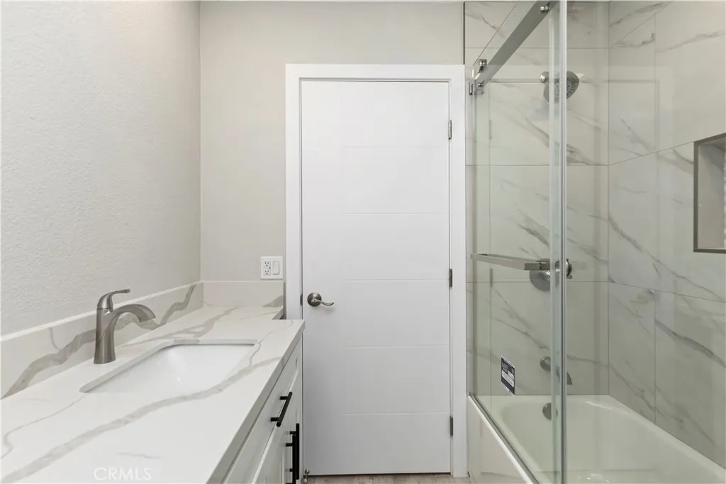 1507 Mariposa Drive, Corona, California 92879 home-pic-22