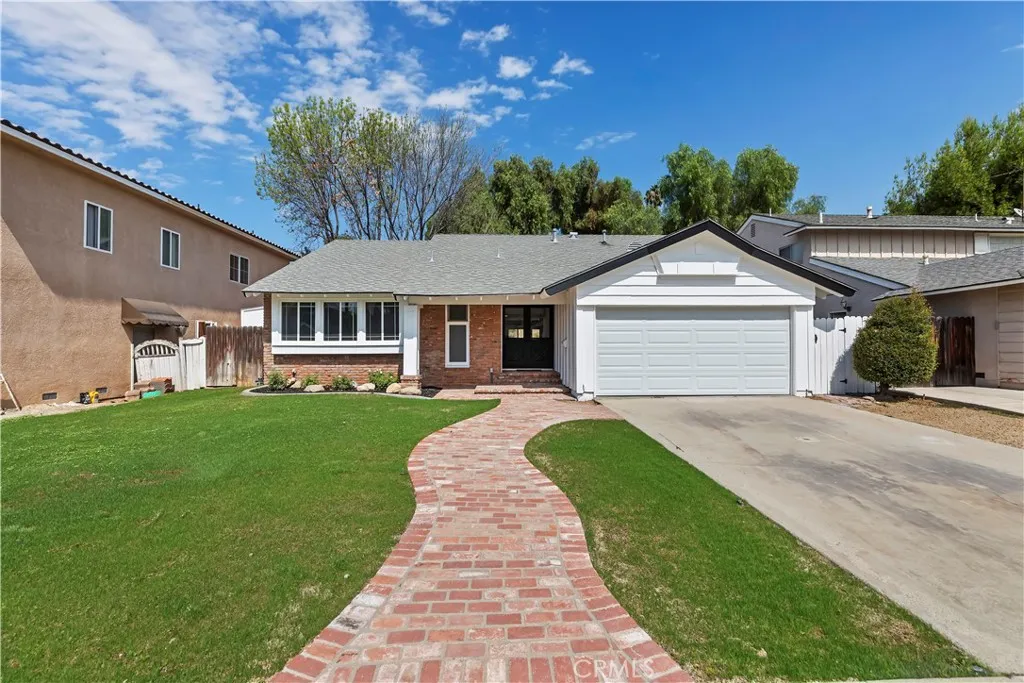 1507 Mariposa Drive, Corona, California 92879 home-pic-3