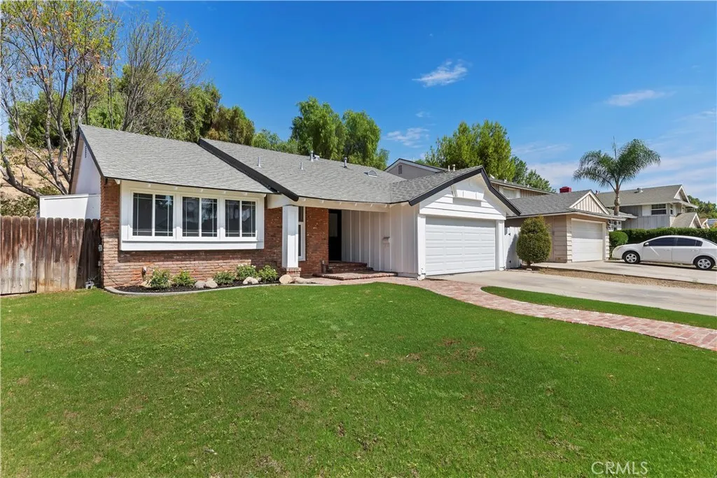 1507 Mariposa Drive, Corona, California 92879 home-pic-1