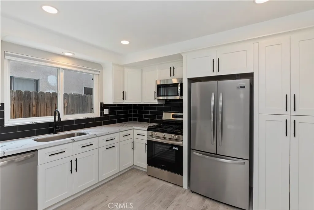 1507 Mariposa Drive, Corona, California 92879 home-pic-12