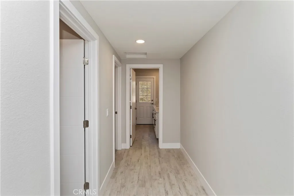 1507 Mariposa Drive, Corona, California 92879 home-pic-24