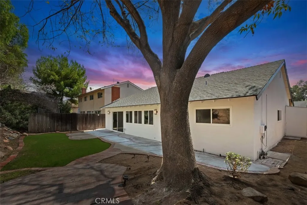 1507 Mariposa Drive, Corona, California 92879 home-pic-33