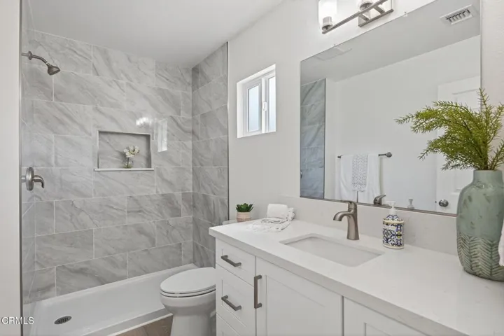 37-web-or-mls-024_UpmarketMedia_3110P-43
