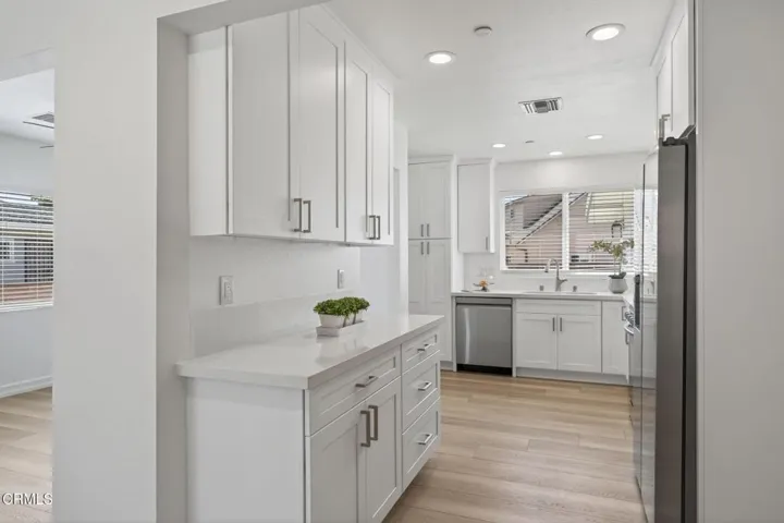 21-web-or-mls-012_UpmarketMedia_3110P-27
