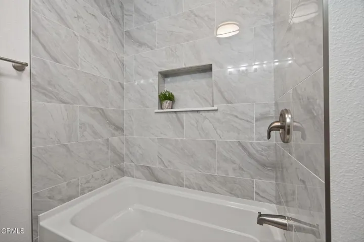34-web-or-mls-037_UpmarketMedia_3110P-65