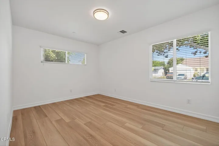 29-web-or-mls-031_UpmarketMedia_3110P-52