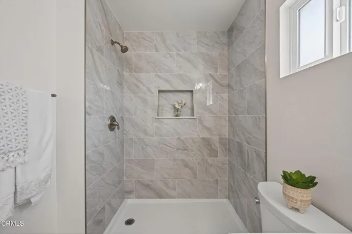 38-web-or-mls-026_UpmarketMedia_3110P-47