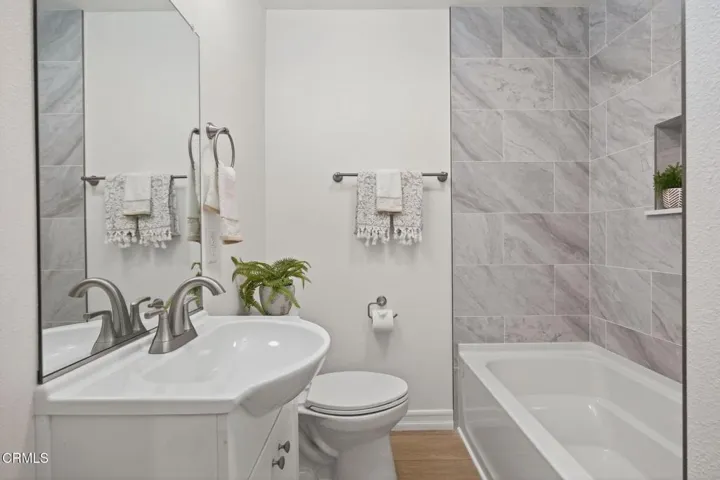 33-web-or-mls-036_UpmarketMedia_3110P-61