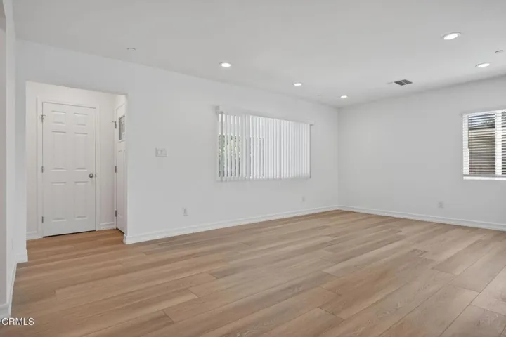 30-web-or-mls-032_UpmarketMedia_3110P-8