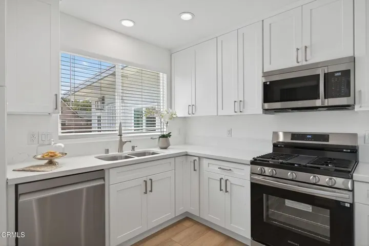 25-web-or-mls-020_UpmarketMedia_3110P-37