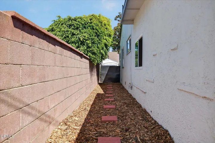 44-web-or-mls-047_UpmarketMedia_3110P-97