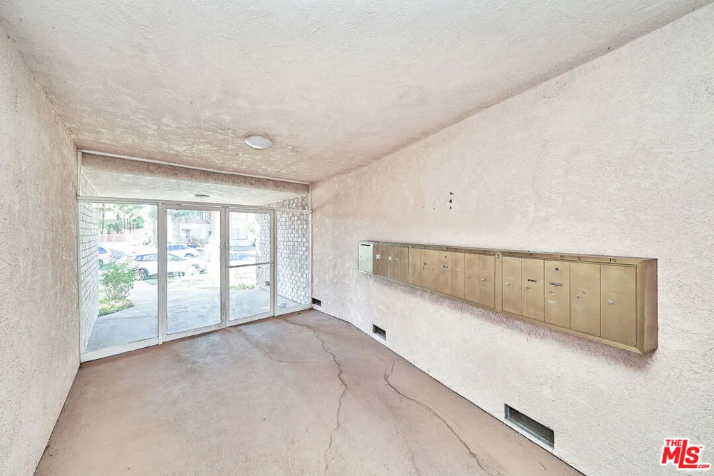 6520 Shirley Avenue 14, Reseda, California 91335 home-pic-40