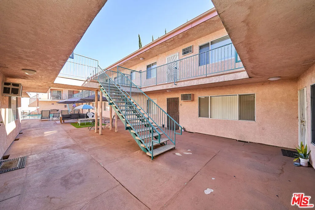 6520 Shirley Avenue 14, Reseda, California 91335 home-pic-39