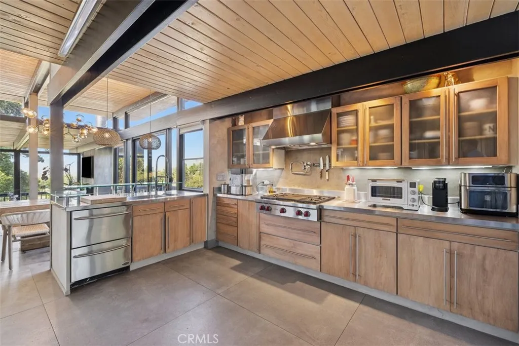 21090 Rios Street, Woodland Hills, California 91364 home-pic-21