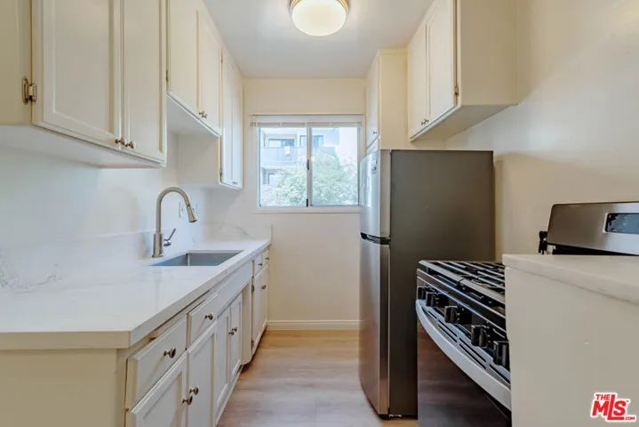 758 N Hudson Avenue 6, Los Angeles, California 90038