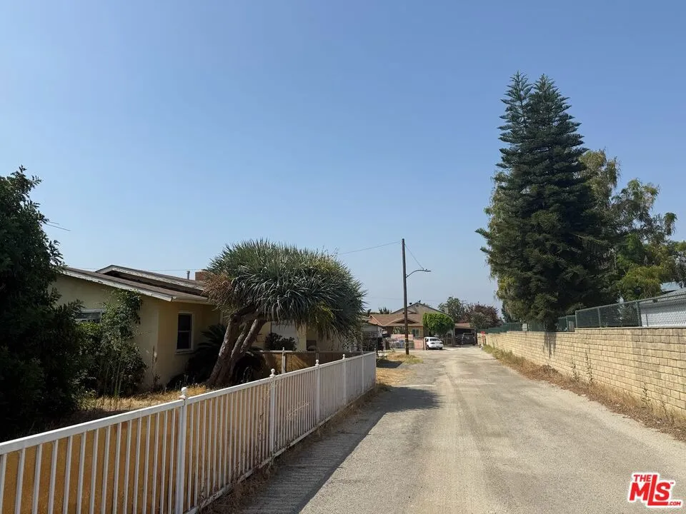 4455 N Lark Ellen Lane, Covina, California 91722 home-pic-2