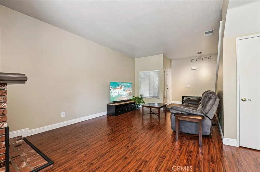 24302 Vista Linda, Lake Forest, California 92630 home-pic-2