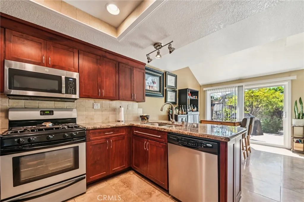 24302 Vista Linda, Lake Forest, California 92630 home-pic-6