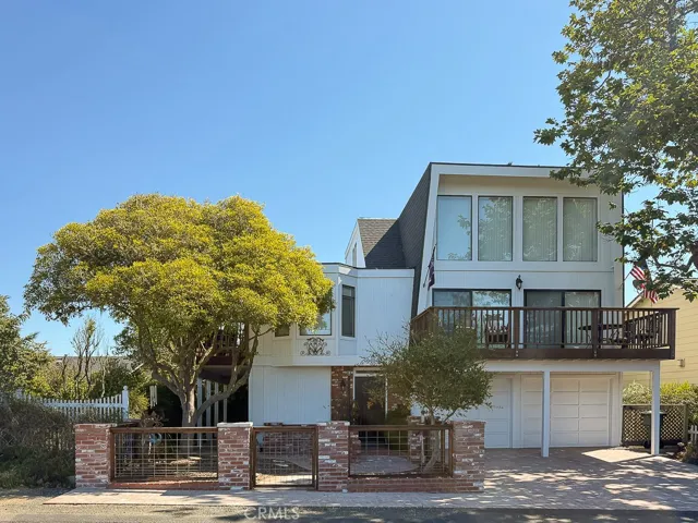 Great Investment Opportunity: currently holds a license for a vacation rental