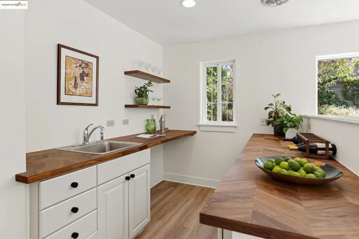 Lower level wet bar/kitchenette area