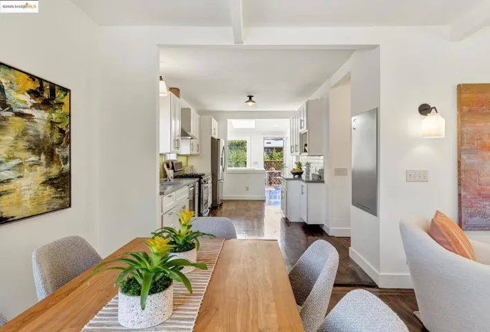 Dining room to kitchen
