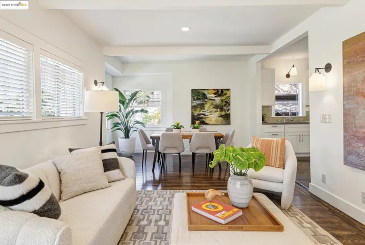 Living room to dining area