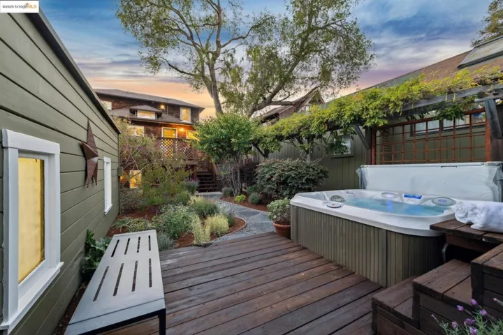 Garden hot tub