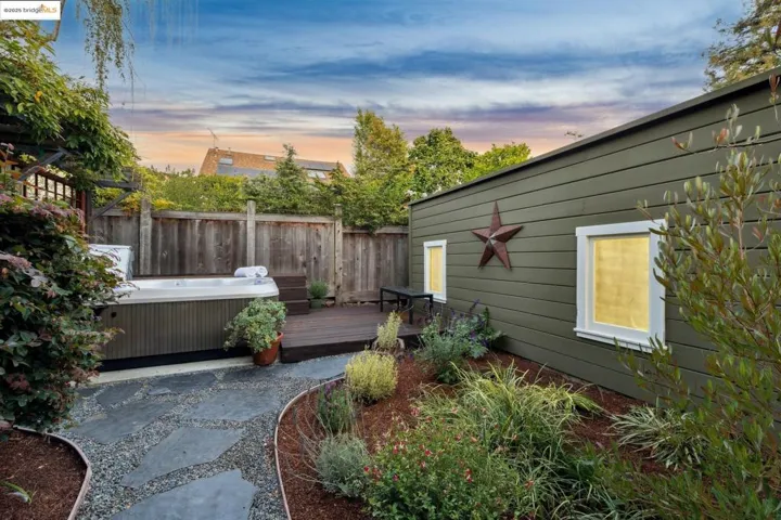 Garden area and hot tub