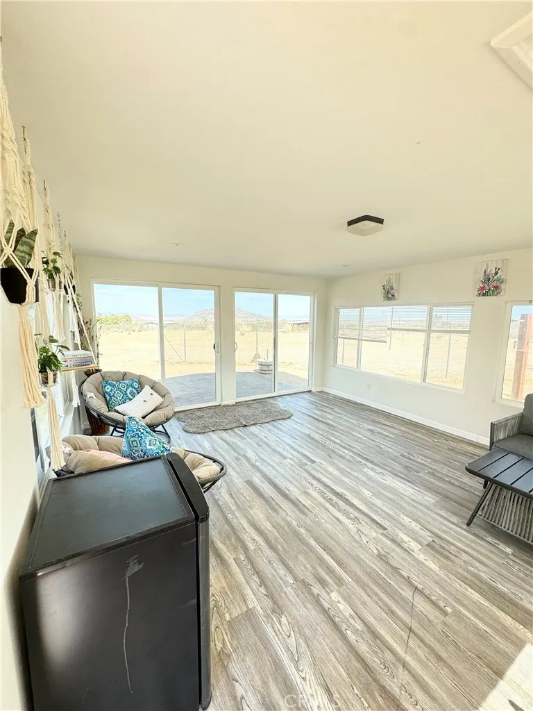 1525 Dakota, Landers, California 92285 home-pic-22