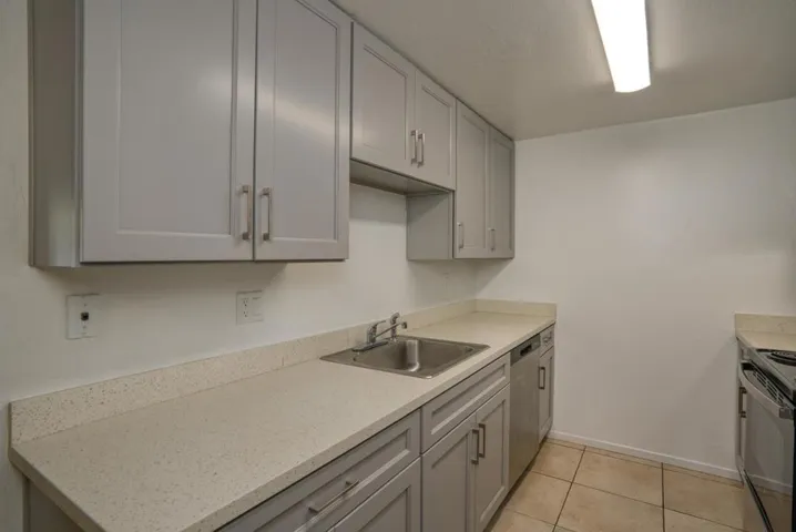 12061208 J Street, Davis, California 95616