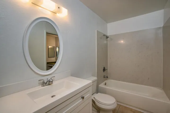 12061208 J Street, Davis, California 95616