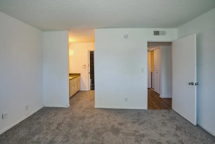 12061208 J Street, Davis, California 95616
