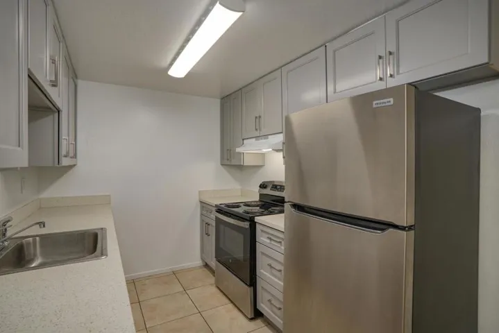 12061208 J Street, Davis, California 95616