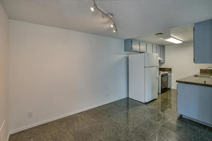 12061208 J Street, Davis, California 95616