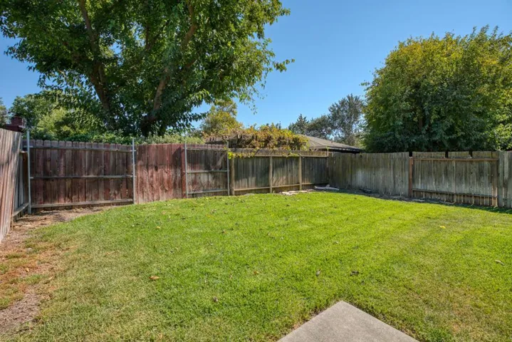 12061208 J Street, Davis, California 95616