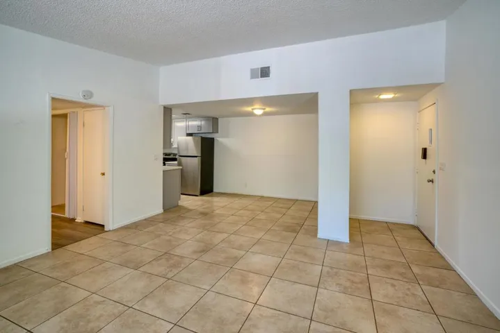12061208 J Street, Davis, California 95616
