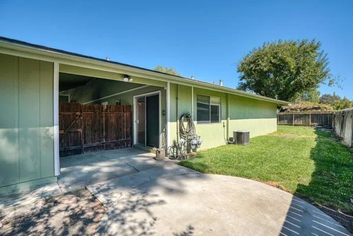 12061208 J Street, Davis, California 95616
