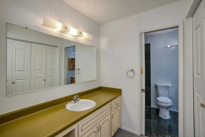 12061208 J Street, Davis, California 95616
