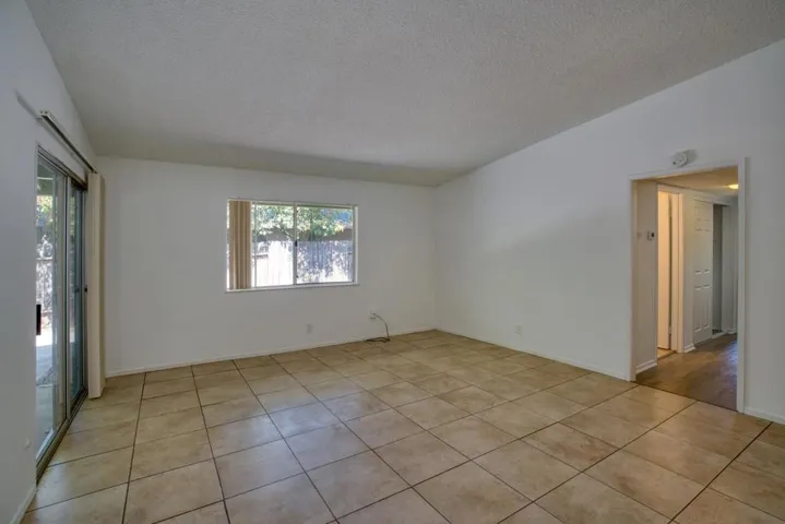 12061208 J Street, Davis, California 95616