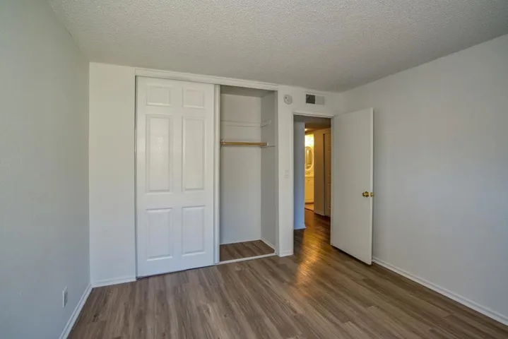 12061208 J Street, Davis, California 95616