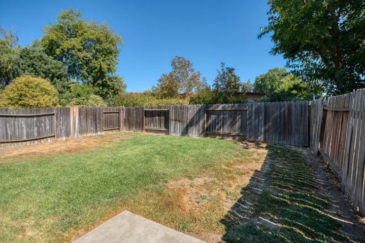 12061208 J Street, Davis, California 95616