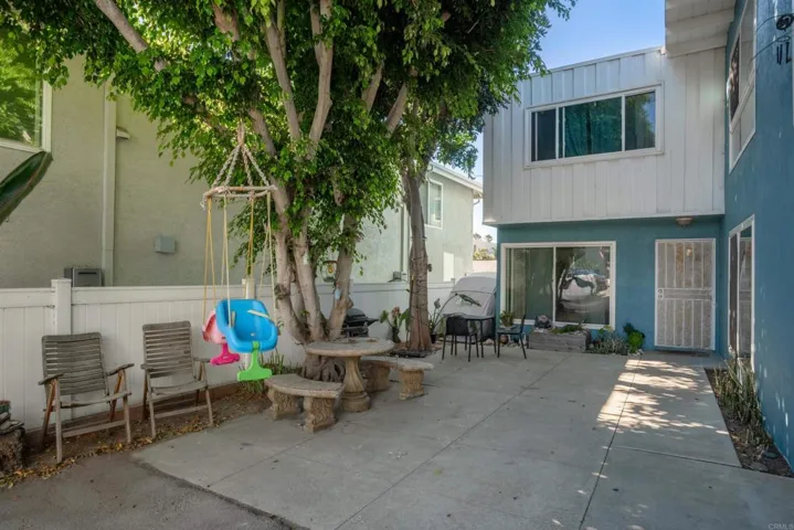 160 Hemlock Ave., Carlsbad, California 92008