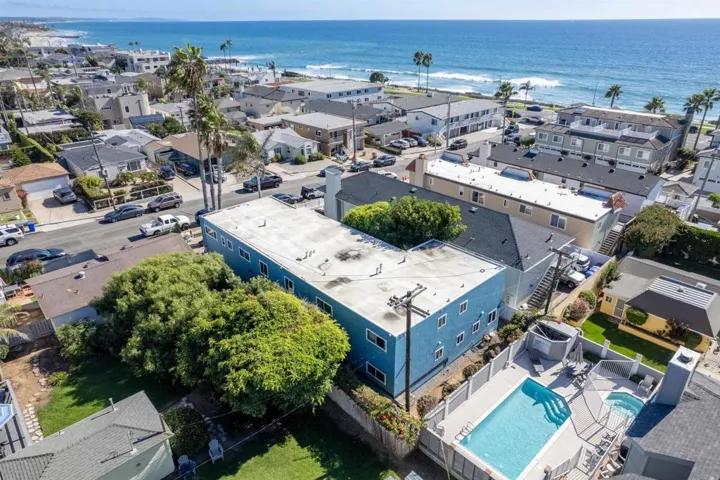 160 Hemlock Ave., Carlsbad, California 92008