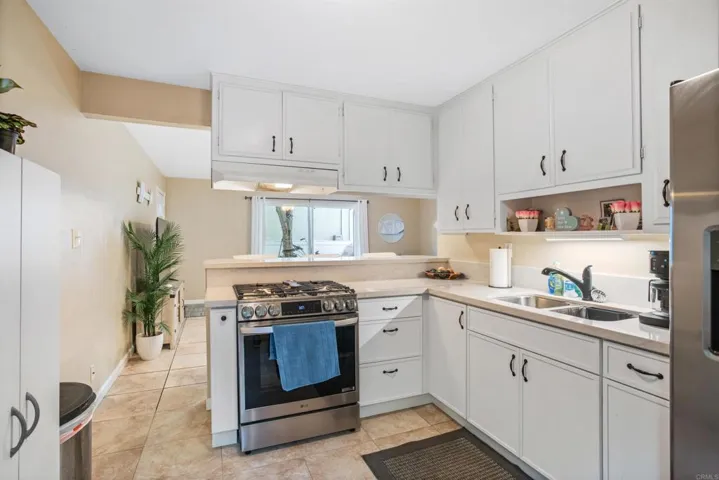 160 Hemlock Ave., Carlsbad, California 92008