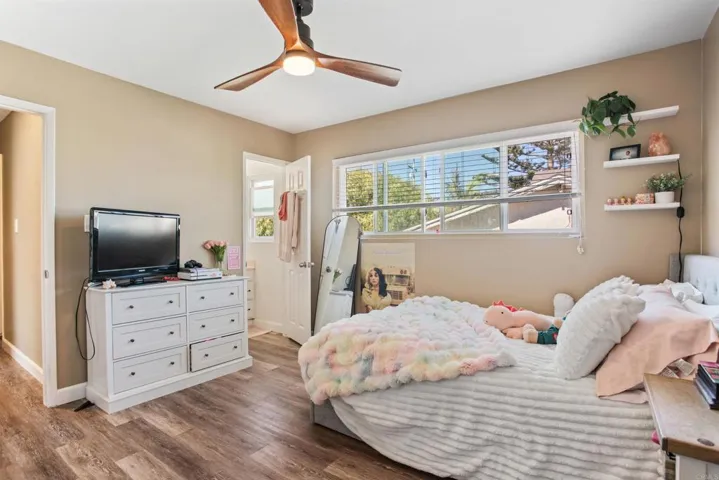 160 Hemlock Ave., Carlsbad, California 92008