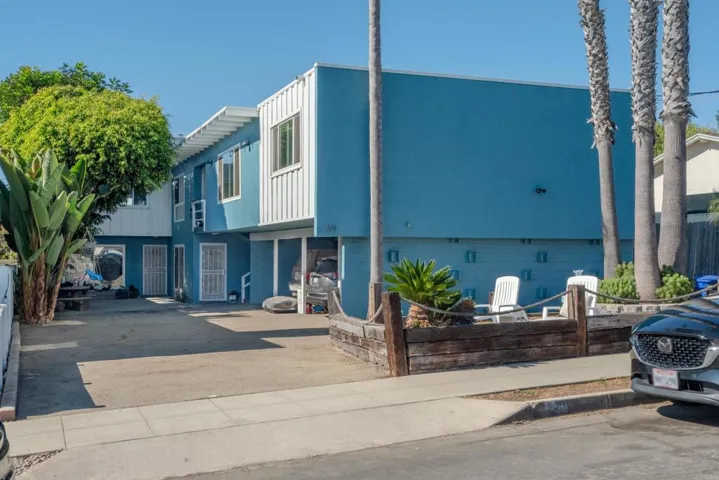 160 Hemlock Ave., Carlsbad, California 92008
