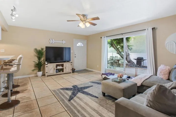 160 Hemlock Ave., Carlsbad, California 92008
